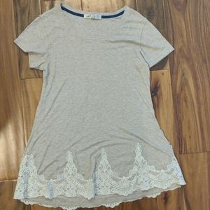 🌻3/$10 Jolt short sleeve lace detail top